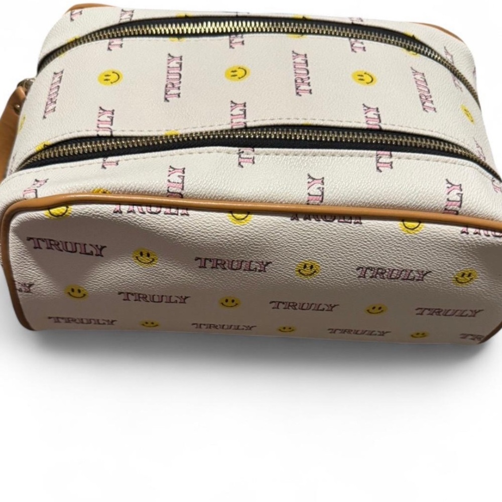Smiley Face Print Truly Beauty White Travel Bag
